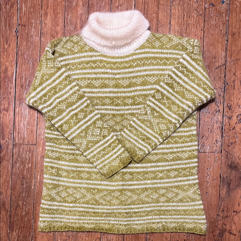 Vintage Jones New York Green and Cream Turtleneck Sweater